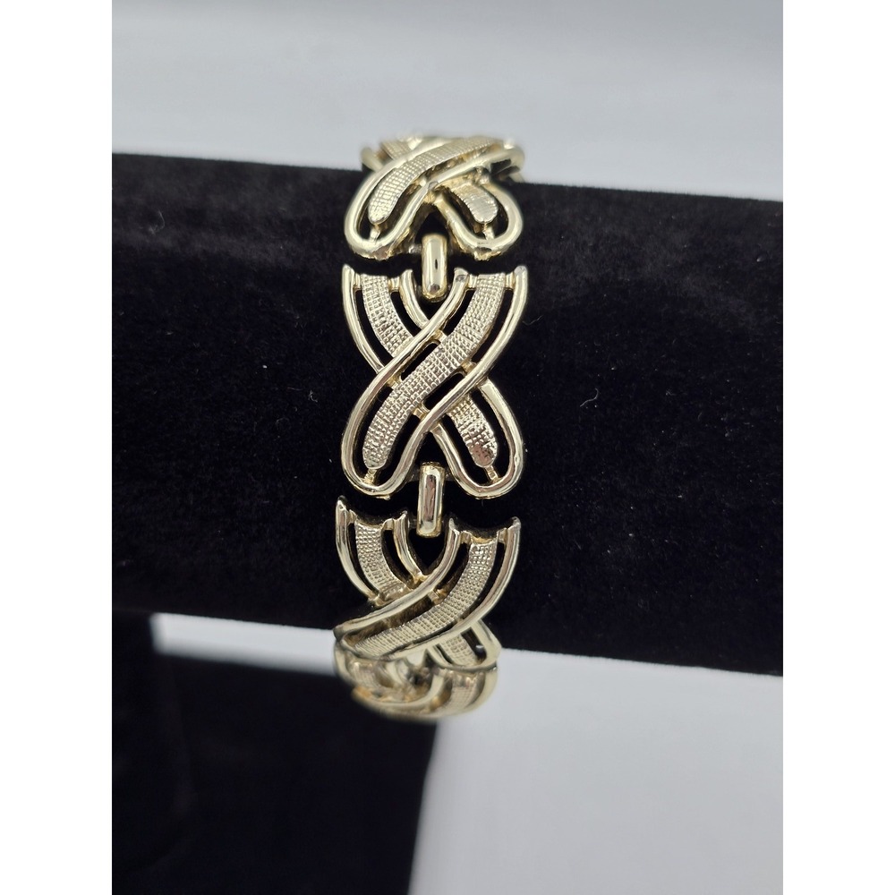 Vintage Gold Tone Interlocking XOXO Link‎ Bracelet Box Clasp Textured Polished